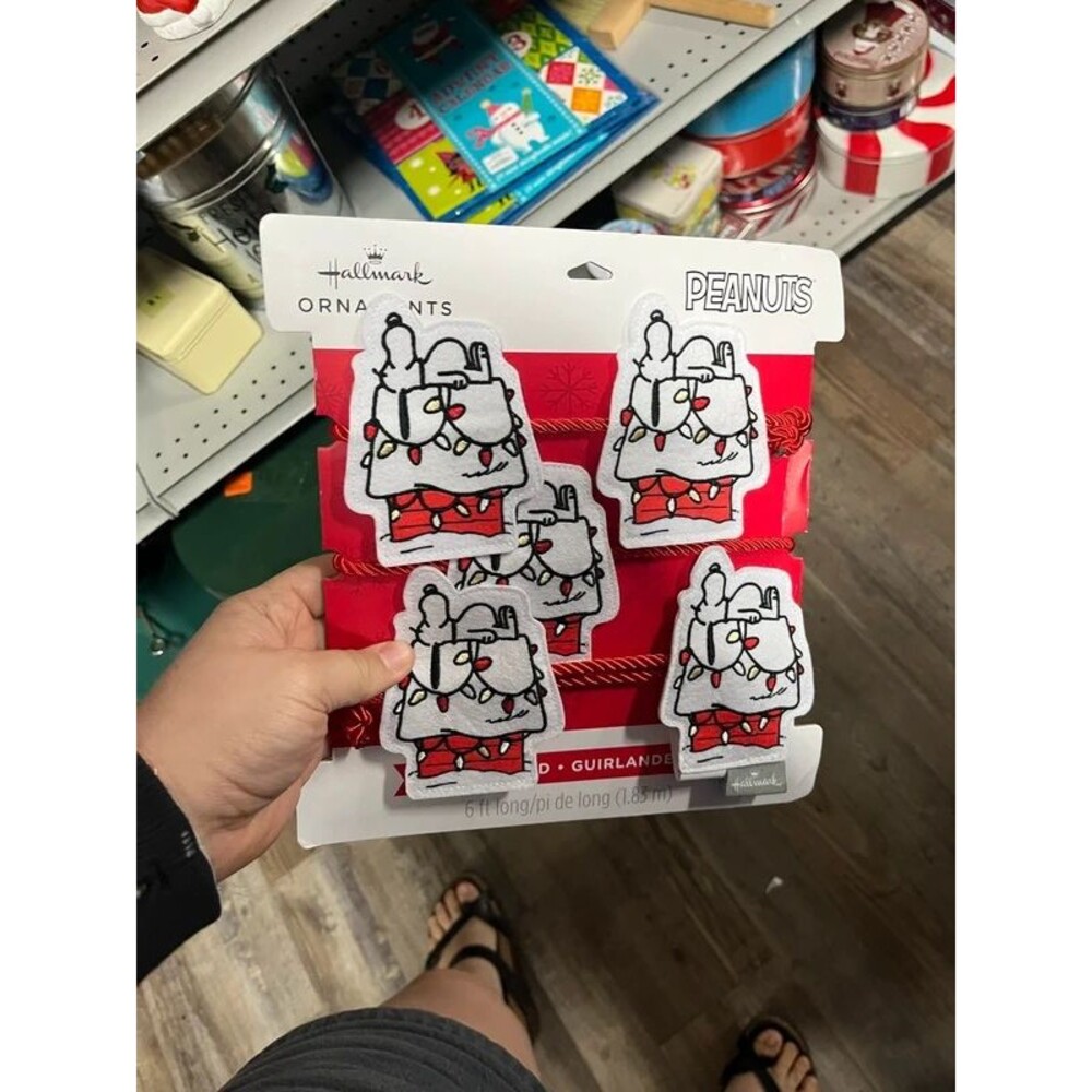 Hallmark Peanuts Snoopy Doghouse New